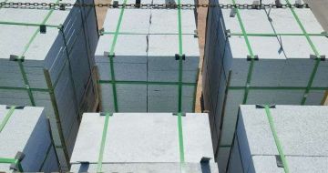 松原 芝麻白花岗岩5公分地铺石 花岗岩厂家工厂装车日常