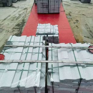 松原 芝麻白仿形加直形路沿石出货日常