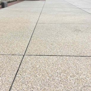 松原 黄金麻花岗岩石板材荔枝面地面铺装效果