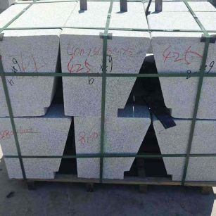 松原 芝麻白异形坐凳，石凳