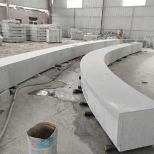 松原芝麻白花岗岩石板材 园林光面弧形坐凳