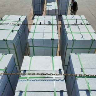 松原 芝麻白花岗岩5公分地铺石 花岗岩厂家工厂装车日常