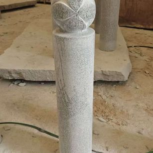 松原 芝麻白花岗岩石材挡车石柱、停车柱、圆柱挡车柱、方柱挡车柱等