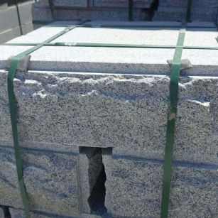 松原 芝麻白花岗岩自然面成品