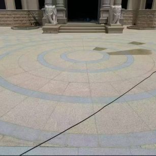 松原 黄金麻芝麻灰花岗岩石材地铺拼接效果