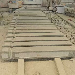 松原 芝麻白异形加工雕刻-栏杆大柱，方柱