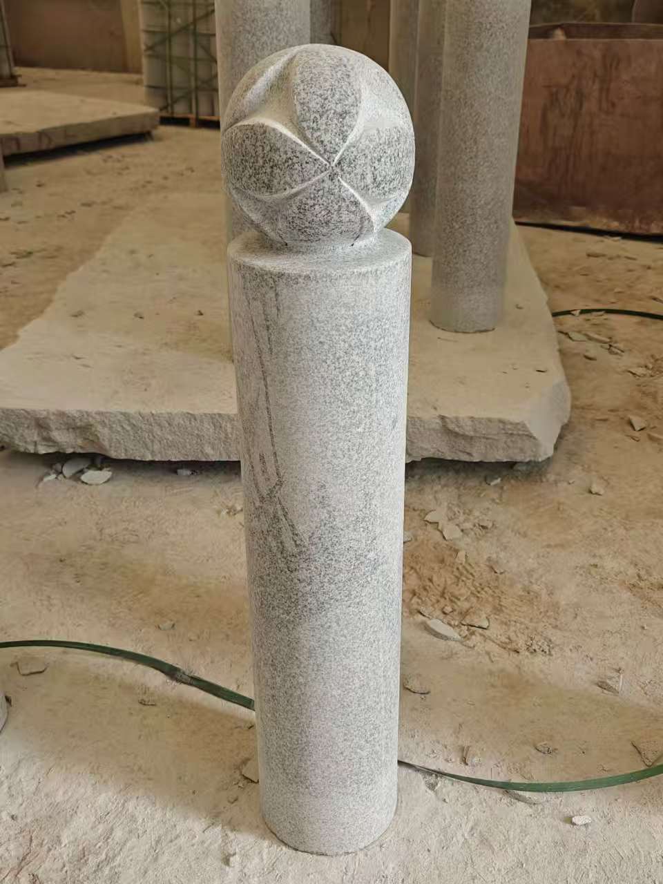 松原 芝麻白花岗岩石材挡车石柱、停车柱、圆柱挡车柱、方柱挡车柱等