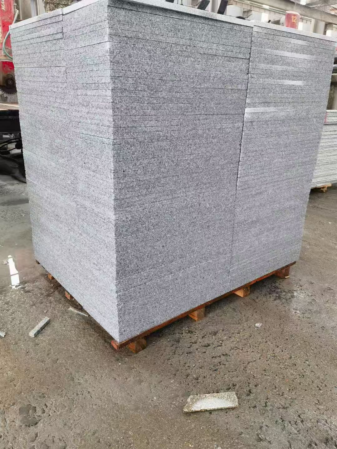 松原 芝麻白火烧面1.8厚300*600地铺石，尺寸标准，厚薄均匀