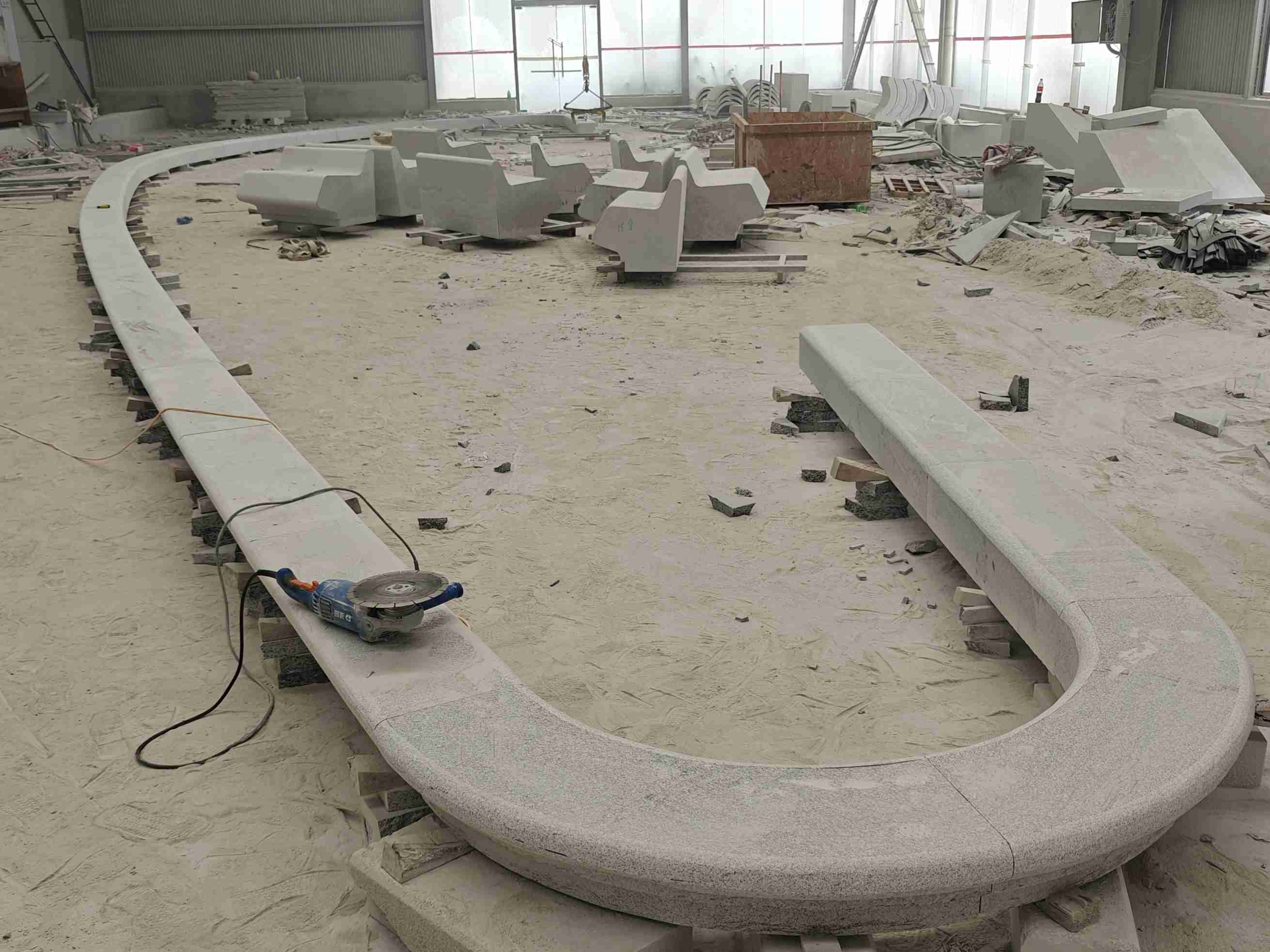 松原 芝麻白花岗岩弧形花坛石，坐凳石