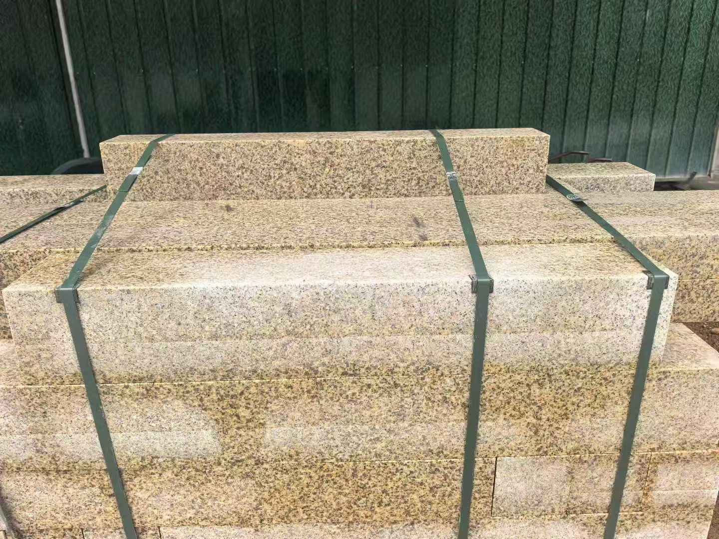 松原 黄金麻花岗岩石材机切面栏杆料半成品