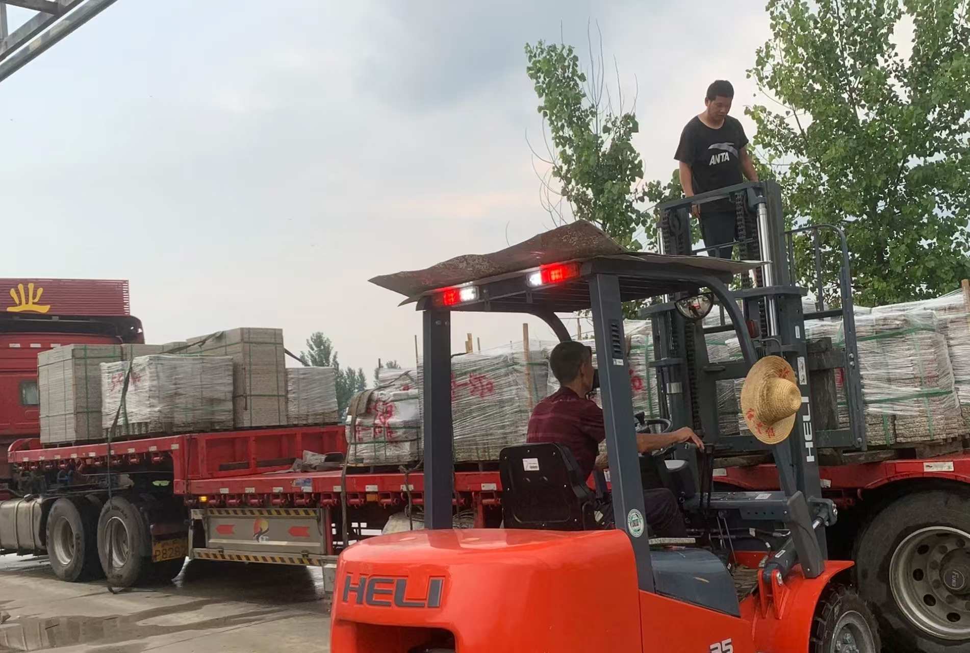 松原 黄金麻冰裂纹，地铺石装车