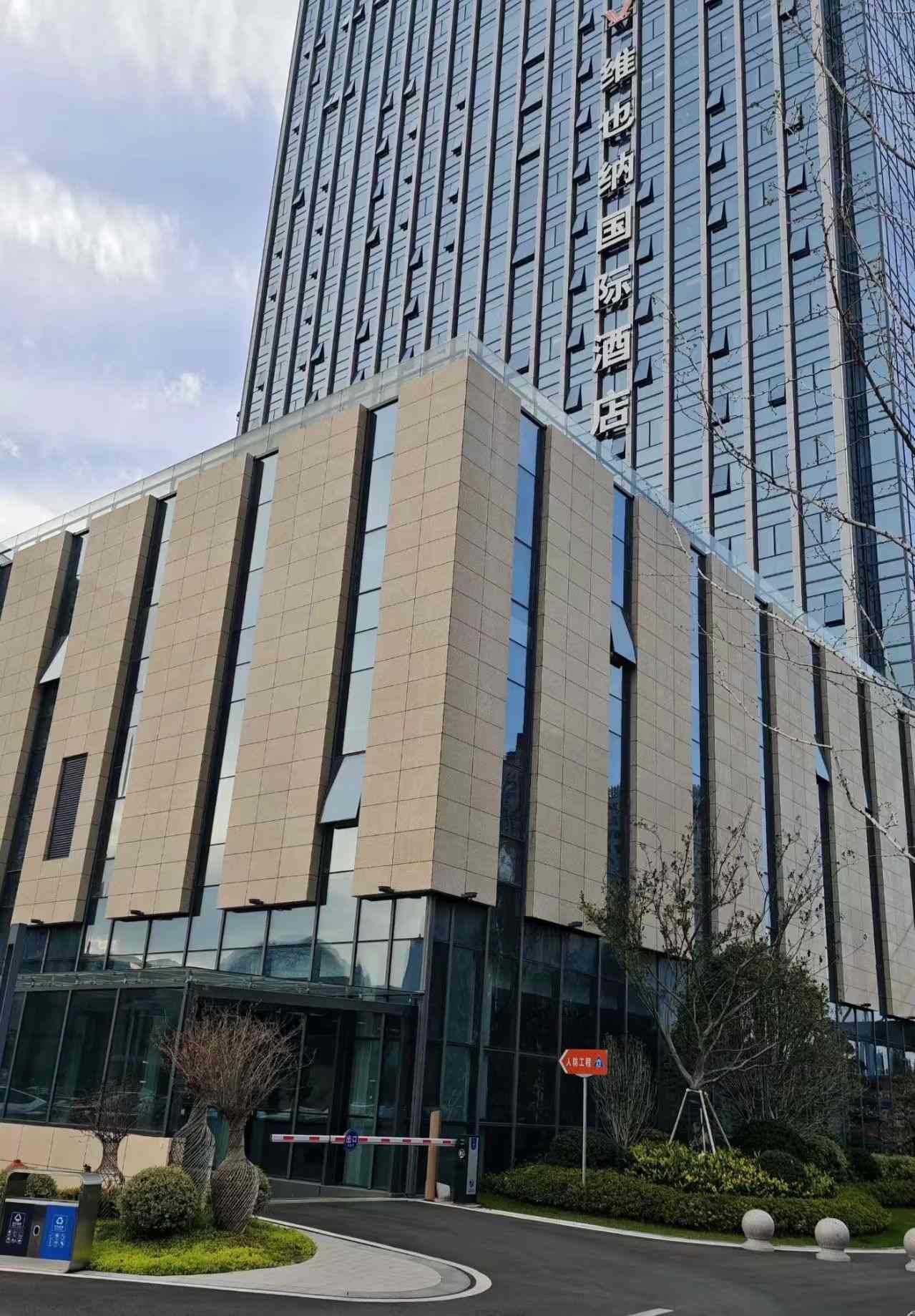 松原 黄金麻花岗岩外墙干挂