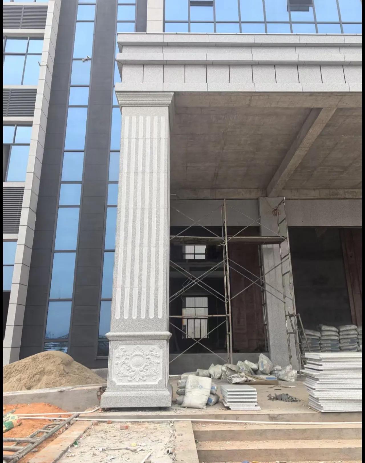 松原 芝麻白光面花岗岩门楼大柱（罗马柱）配雕花底座