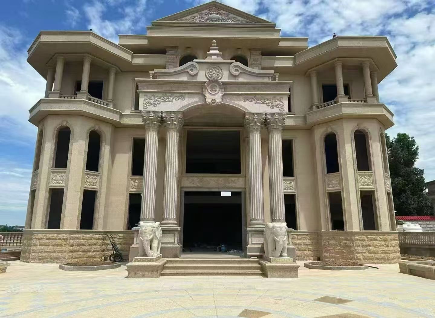 松原 黄金麻别墅外墙干挂，大柱，大象，蘑菇石，雕花板