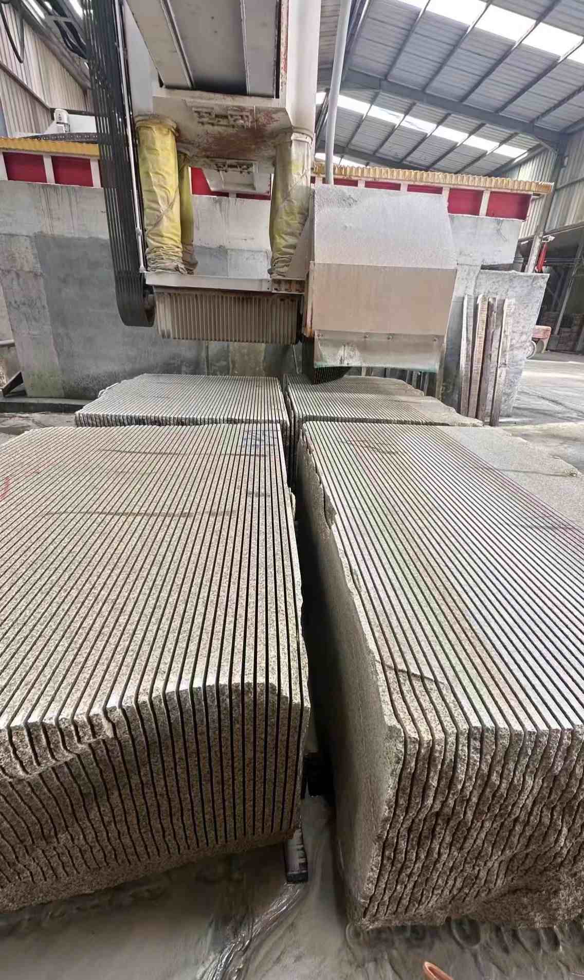 松原 车间生产日常，黄金麻白麻花岗岩