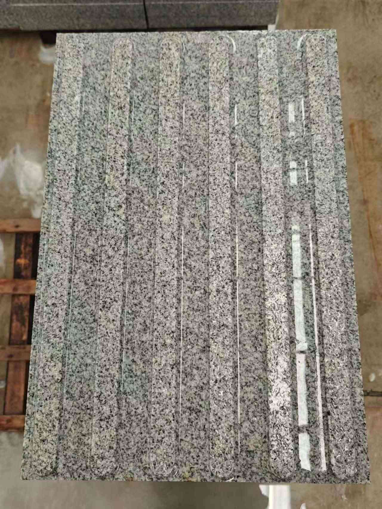 松原 芝麻白花岗岩荔枝面雕刻盲道，盲条