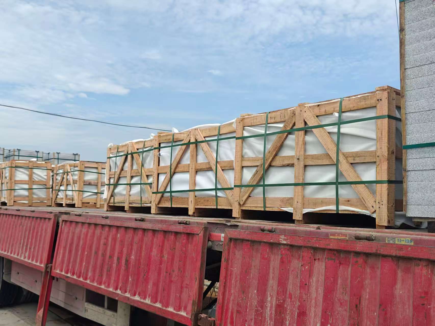 松原 芝麻白花岗岩地铺石出口专车-泰国游