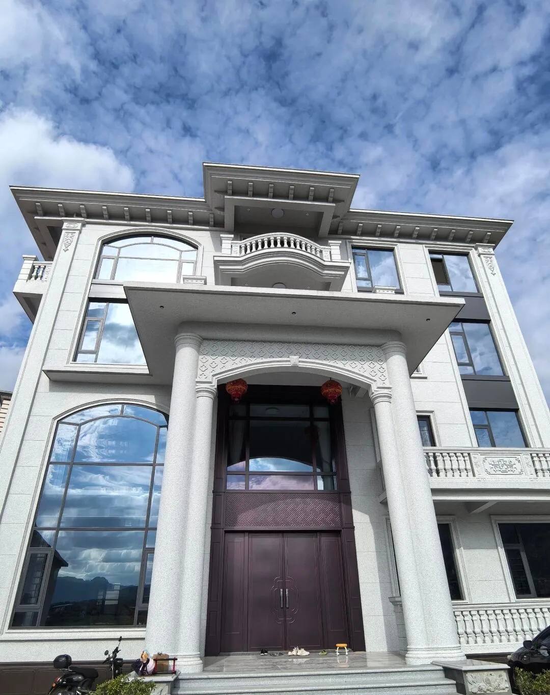 松原白麻别墅外墙干挂石材效果示例