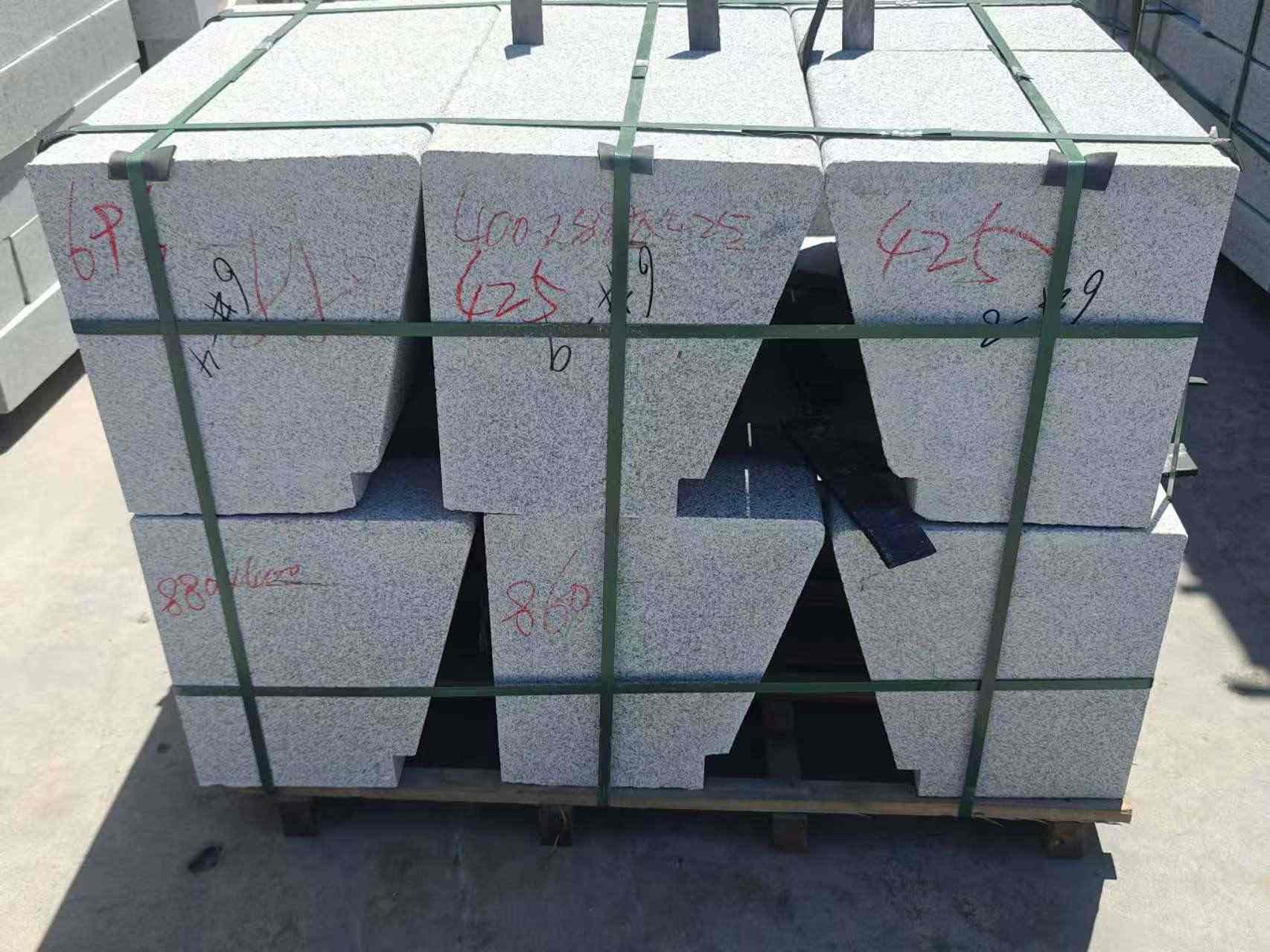 松原 芝麻白异形坐凳，石凳