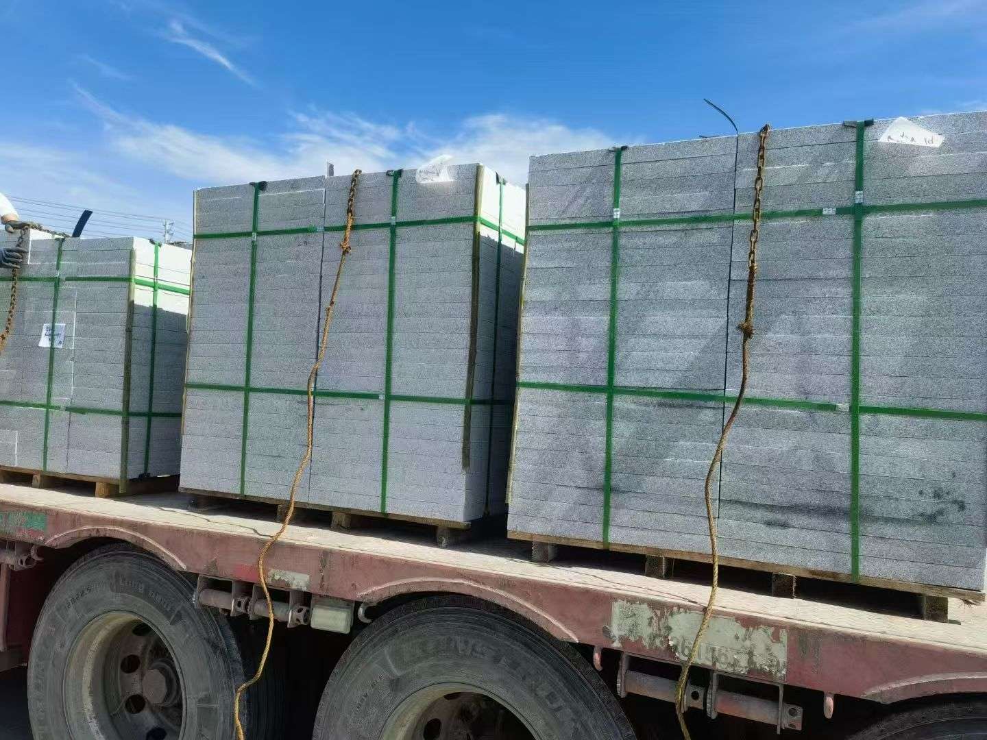 松原 芝麻白花岗岩地铺石装车日常