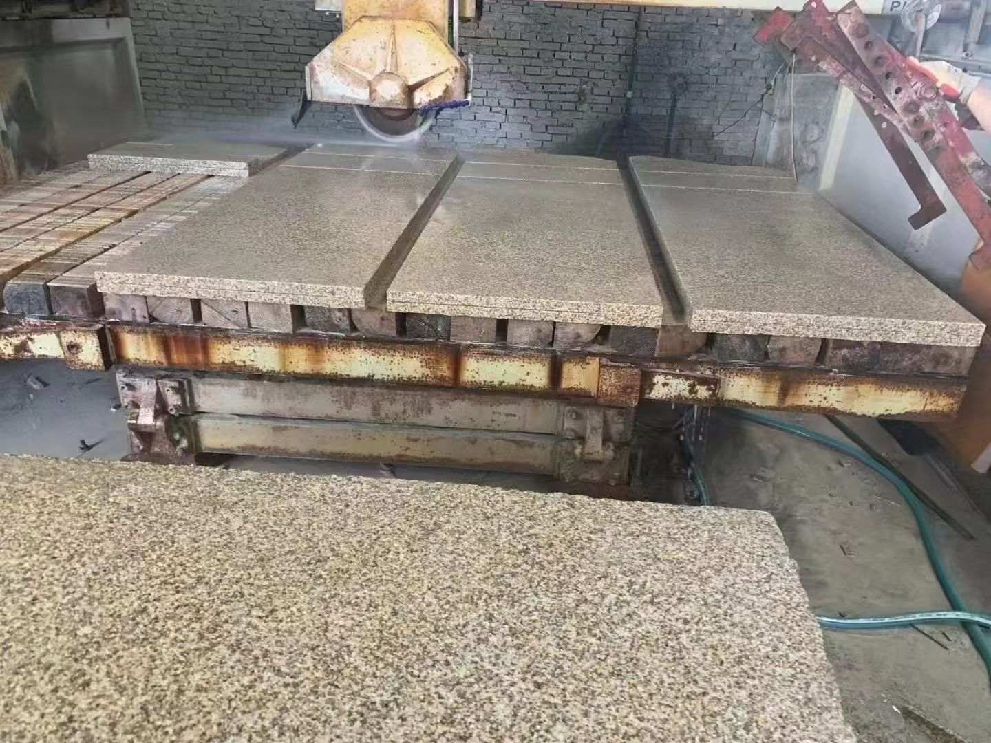 松原 黄金麻荔枝面成品板加工