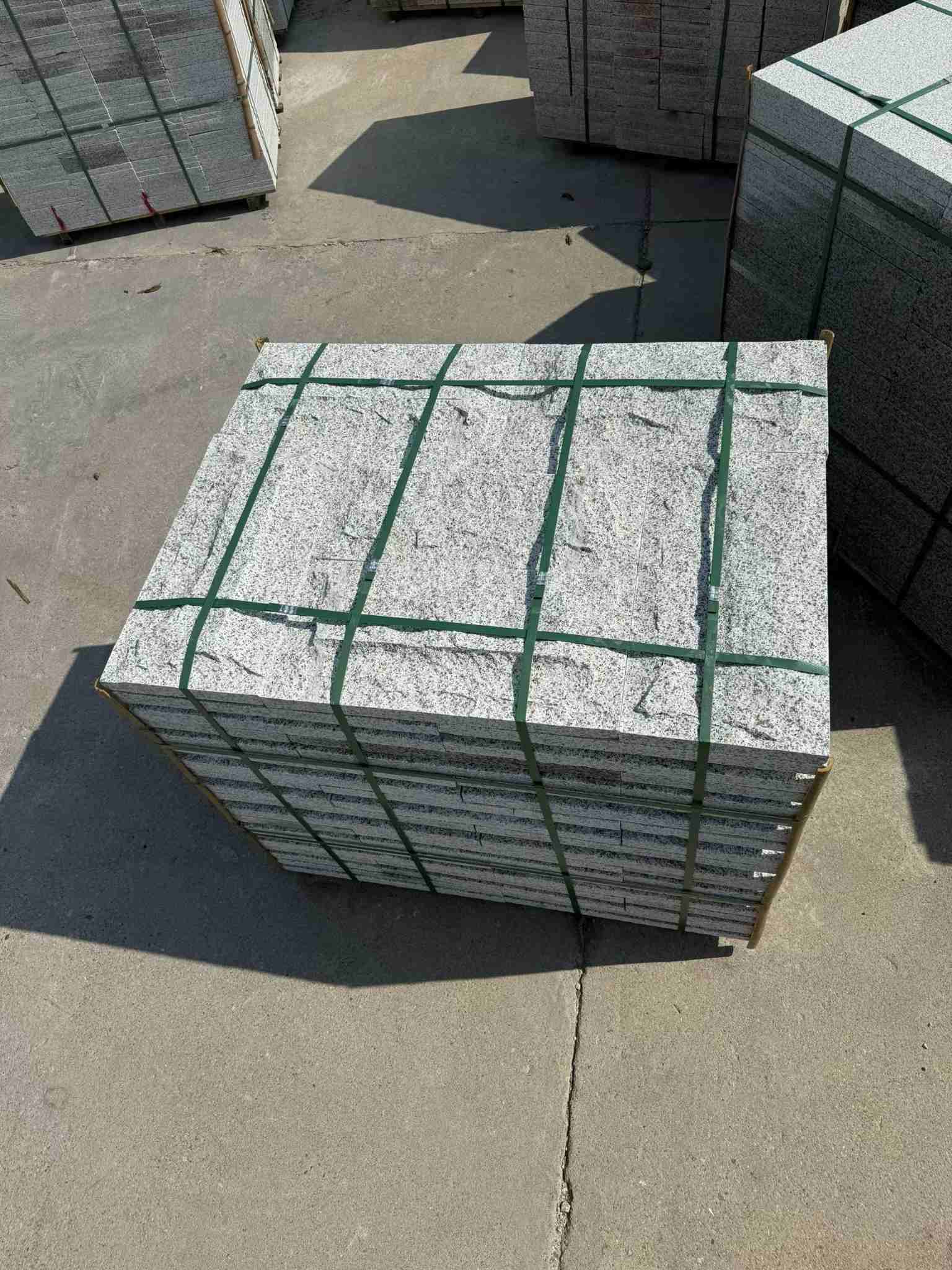 松原 白麻花岗岩石材自然面蘑菇石成品