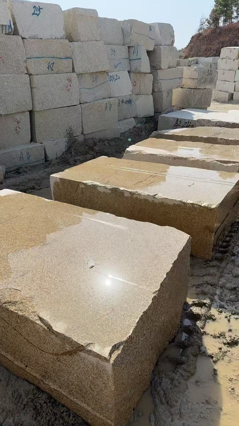 松原 黄金麻方料堆场洗料分选中，原材料充足