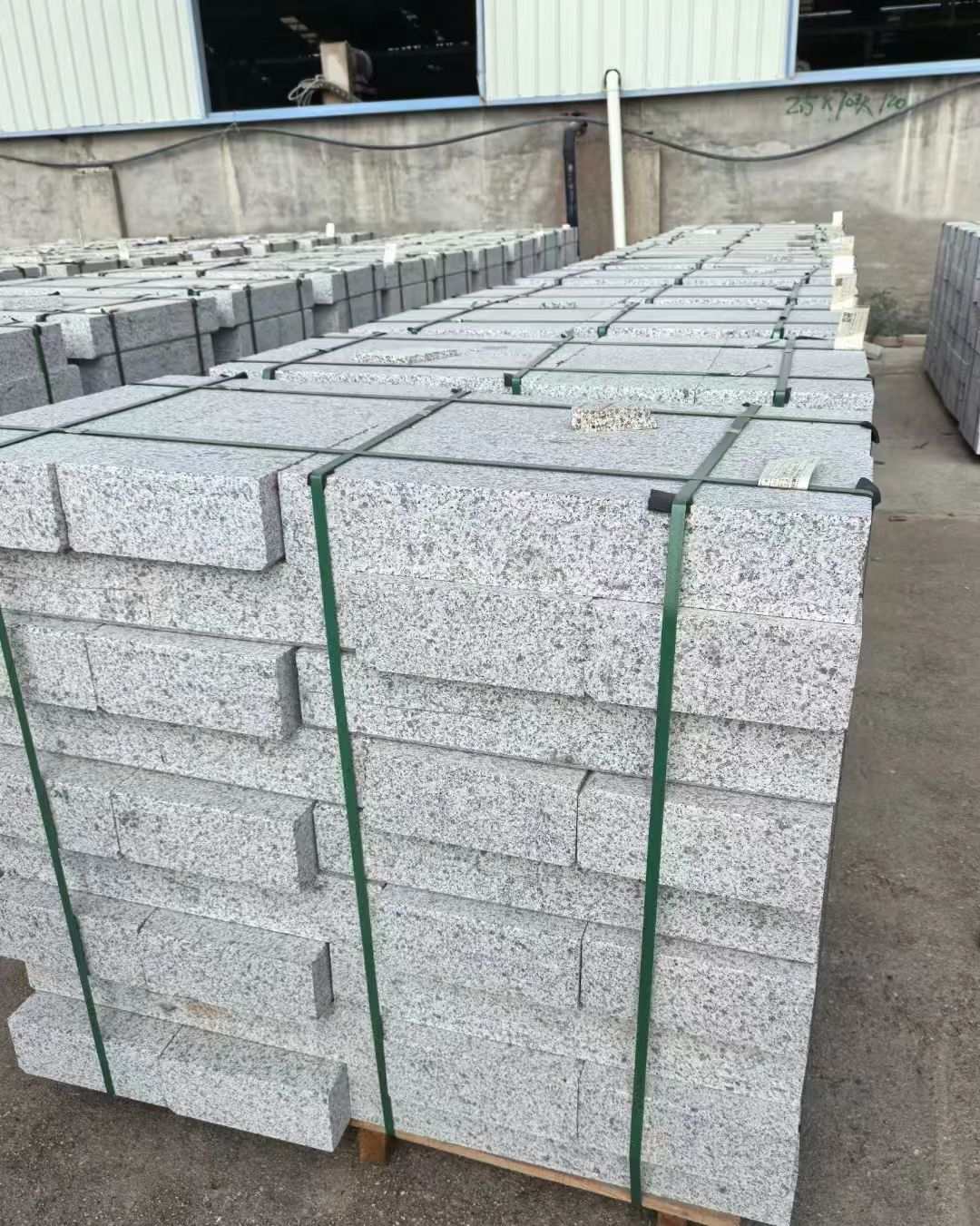 松原 白麻花岗岩路沿石，弧形路沿石，道牙石，马路牙子，界石，路缘石，平沿石，直岩石，平缘石等